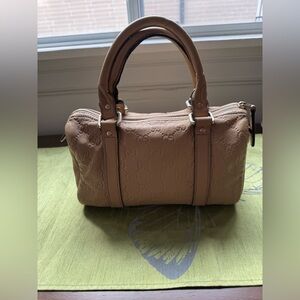 💯 authentic Gucci Guccissima bag Mini Joy Boston leather beige.